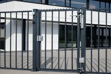pose de moteur pour portail électrique à Cancale - image 2