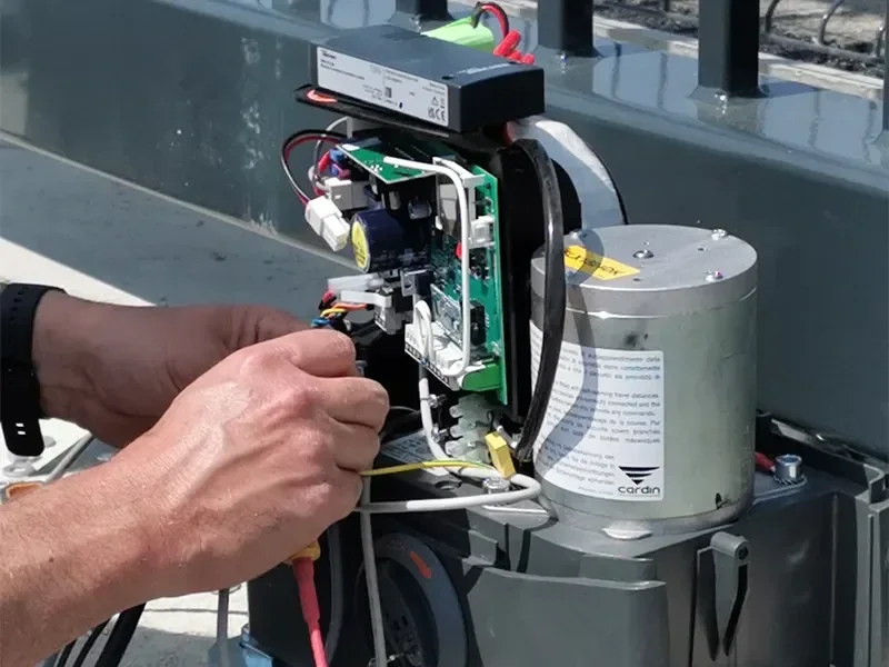 pose de moteur pour portail electrique cancale