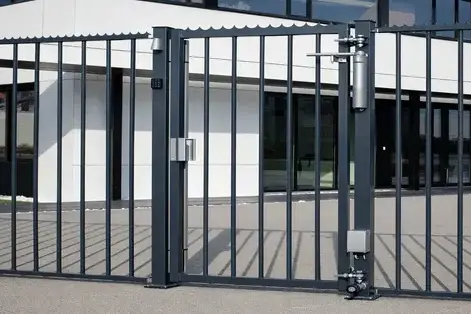 pose de porte de garage à Cancale - image 3