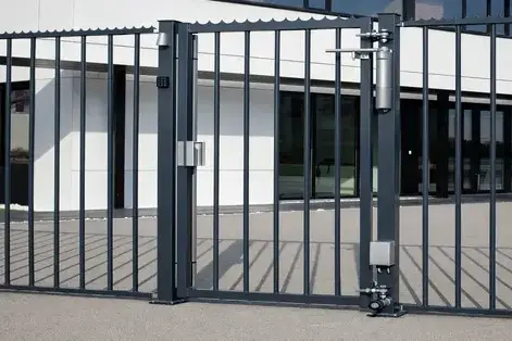 pose de porte de garage à Lanvallay - image 2