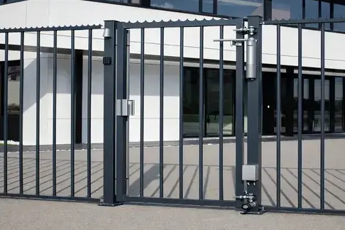 pose de porte de garage Miniac-Morvan-1